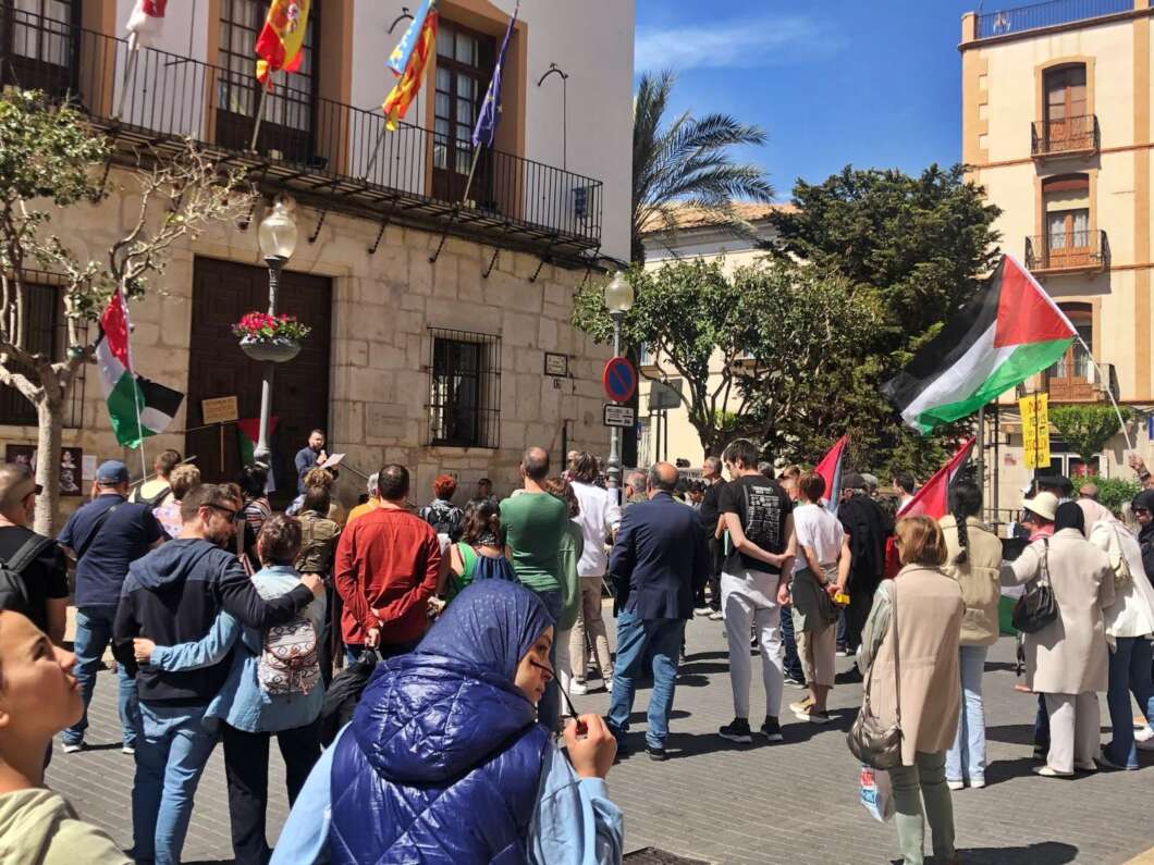 ‼️Atenció, fets molt greus

🔴<a href="/Vinaros_Ajunt/">Ajuntament Vinaròs</a> ens nega el permís per realitzar les jornades YALA PALESTINA de solidaritat amb el poble palestí 🇵🇸

❌<a href="/PP_Vinaros/">PP Vinaròs</a> <a href="/VoxVinaroz/">VOXVinaroz</a> afirmen que "se quieren mantener al margen de cuestiones de ámbito internacional"👇
diaridelmaestrat.com/lequip-de-gove…