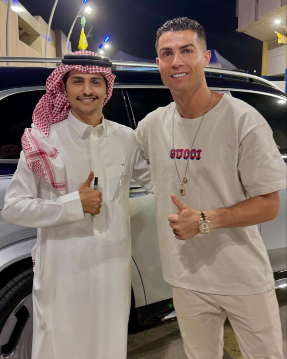 Cristiano Ronaldo with a fan. ❤️