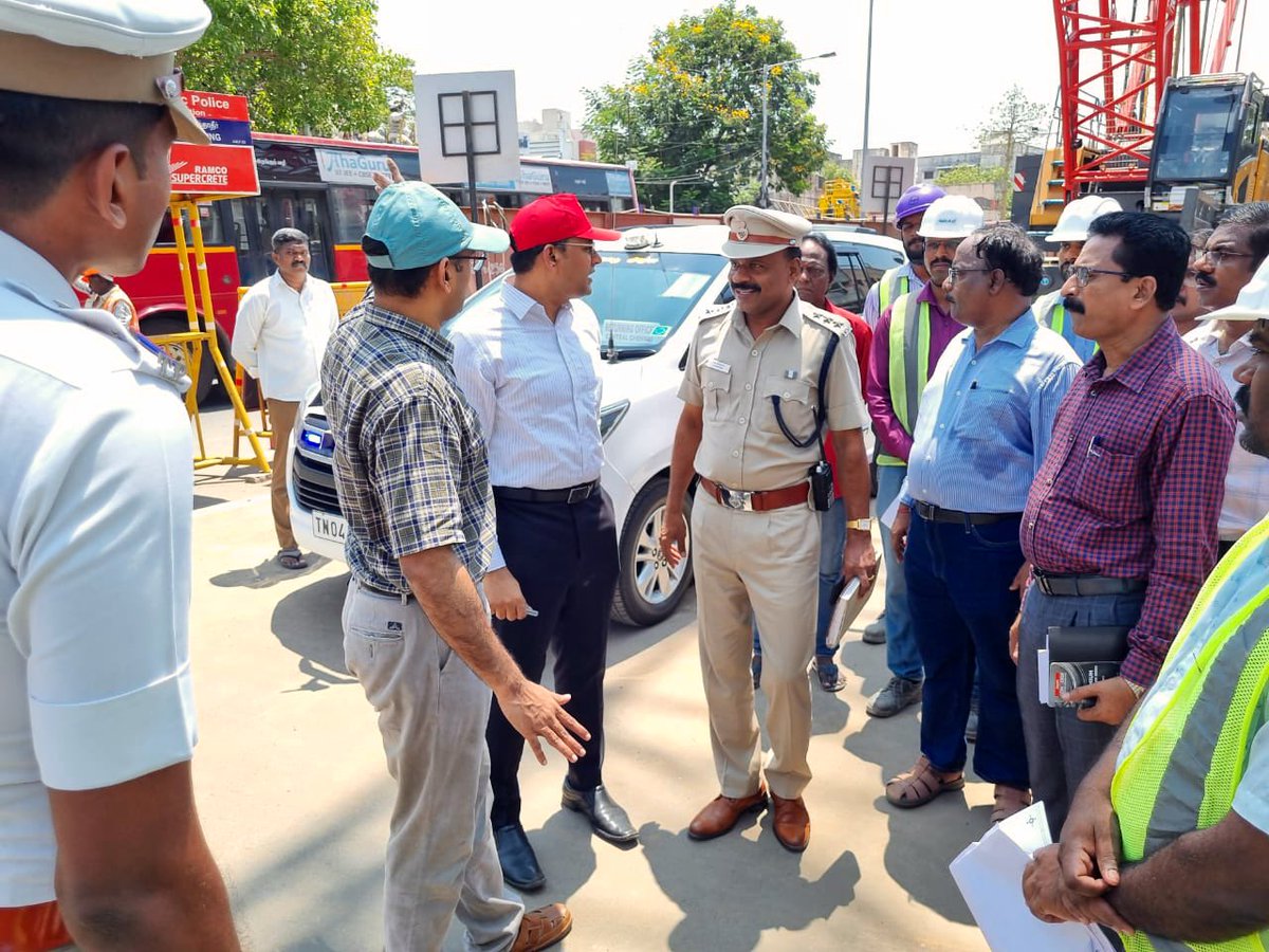 Greater Chennai Corporation (@chennaicorp) on Twitter photo #GCC, Police and CMRL officials discussed and planned the traffic diversions at Luz Church junction where the CMRL and SWD works are taking place.
(1/2) #GCC, Police and CMRL officials discussed and planned the traffic diversions at Luz Church junction where the CMRL and SWD works are taking place.
(1/2)