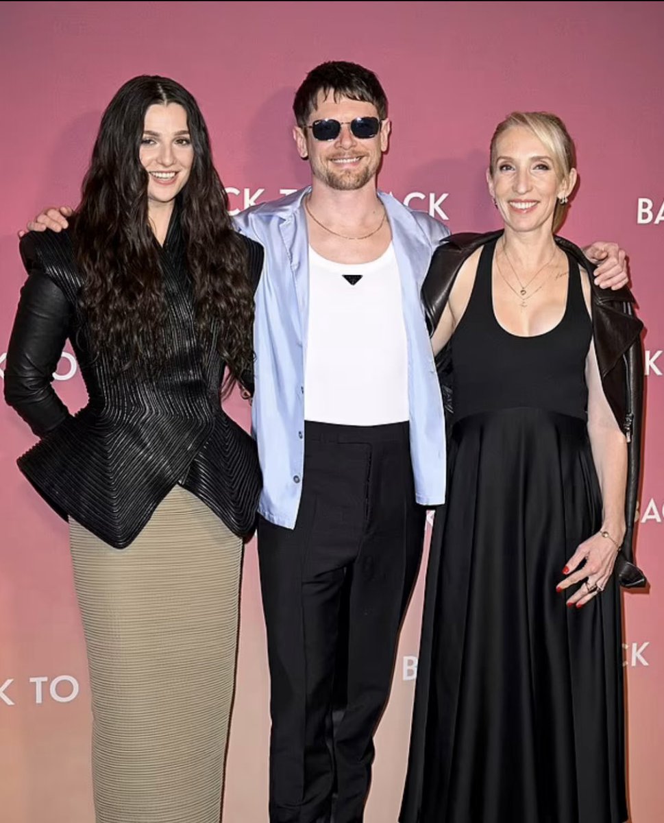 JackO_C_pics's tweet photo. #BackToBlack premiere in Paris! https://t.co/FJ9RPH4TlN