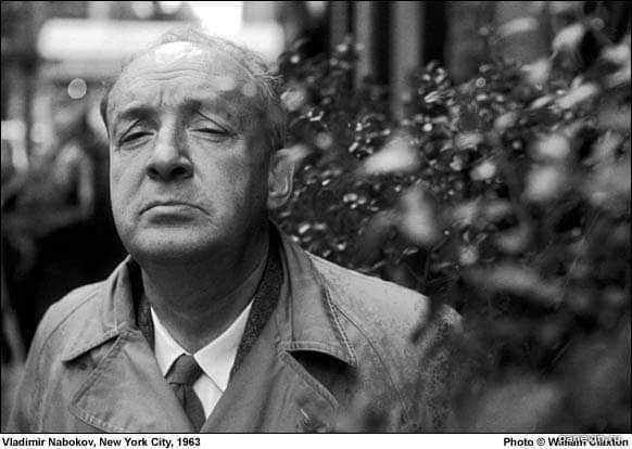 “Sapere che si ha qualcosa di bello da leggere prima di coricarsi è una delle sensazioni più piacevoli della vita”. Vladimir Nabokov (23 aprile 1899 - 2 luglio 1977).