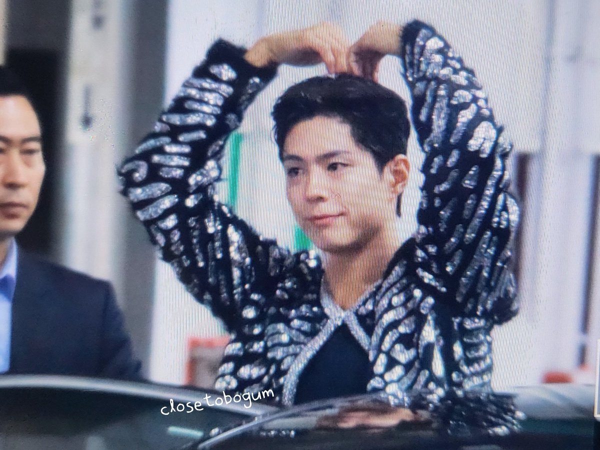 240423 台北101CELINE活動結束
寶劍超可愛還從天窗出來打招呼！！被可愛哭了～
#박보검 #ParkBoGum #朴寶劍 #ボゴム