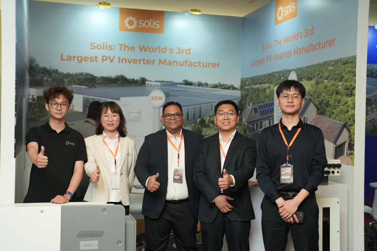 Solis_Inverters's tweet photo. #SolisConference in #UAE: We are thrilled to announce our participation in the Solar Energy Storage Future Mena 2024 in #AbuDhabi, where Solis has been honored with the prestigious "Inverter Company of the Year" award by Energy Box! https://t.co/Wug2TQl02R