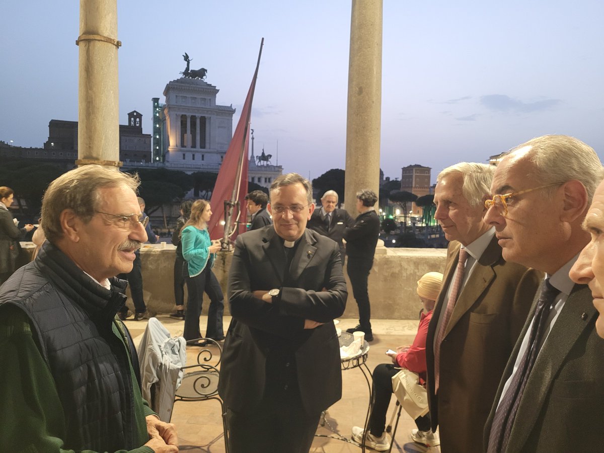OrdineMaltaRoma's tweet photo. L’Ordine di Malta ospita il “Forum del volontariato su strada della Città di Roma”, che raccoglie oltre trenta realtà pronte a dare aiuto agli indigenti e senza fissa dimora della Capitale
https://t.co/cf0I6vH9ex.
#orderofmalta #orderofmalta_official #ordinedimaltaitalia #cisom https://t.co/MakqlNuLCd