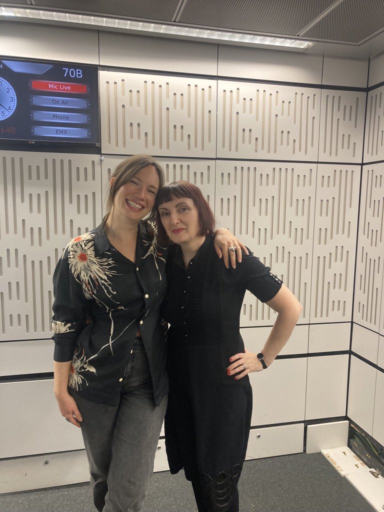 Loved talking to @sineadgleeson for Open Book - incl. land art, folklore, women choosing art making over intimacy, sound phenomena & more… plus @AdamSmy36314691 on the fascinating history of bookmaking, & @K_Scanlan_ on Moyra Davey’s genre-crossing work: bbc.co.uk/programmes/m00…