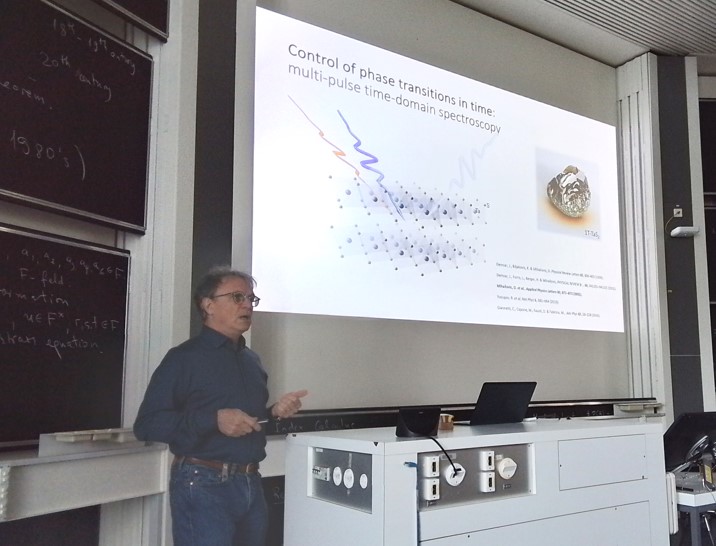 Yesterday, we had the chance to attend an IMX seminar by Prof. Dragan Mihailovic from @JSI_SLO. Many thanks for his very insightful presentation entitled 'Emergent metastable states and their applications for memory devices in transition metal dichalcogenides'. #IMXseminar