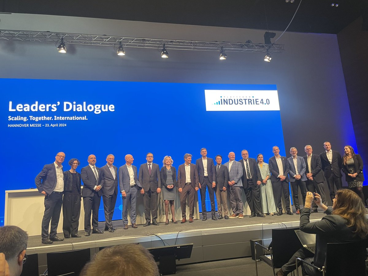 Lothar Becker - @lothar_becker@mastodon.social (@lothar_becker) on Twitter photo Bin heute als Sprecher TF Wirtschaft u Industrie und Vorstand <a href="/osballiance/">Open Source Business Alliance</a> im Leaders‘Dialogue auf d Hannover Messe Plattform Industrie 4.0 mit Wirtschaftsminister Habeck u vielen bek Gesichtern d europ Software Industrie. Bald steht da auch ein Open Sourcler 💪 wetten das? 😁☺️ Bin heute als Sprecher TF Wirtschaft u Industrie und Vorstand <a href="/osballiance/">Open Source Business Alliance</a> im Leaders‘Dialogue auf d Hannover Messe Plattform Industrie 4.0 mit Wirtschaftsminister Habeck u vielen bek Gesichtern d europ Software Industrie. Bald steht da auch ein Open Sourcler 💪 wetten das? 😁☺️