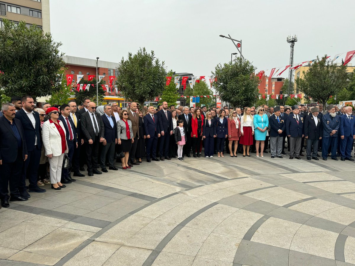 23 Nisan Ulusal Egemenlik ve Çocuk Bayramı sebebiyle düzenlenen törene, AK Parti Çekmeköy ailesi olarak katılım sağladık. #23Nisan 📍Taşdelen Atatürk Anıtı @osmannnurika