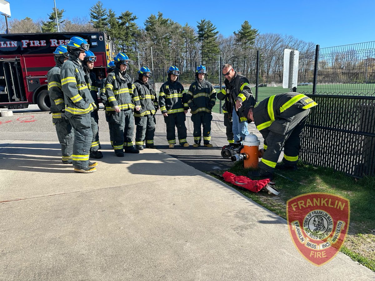 FranklinSafe's tweet photo. Vacation is over and back to work. On Monday, our FHS students learned a little about engine operations. From tapping a hydrant, running the pump, flowing water from a deck gun, and hanging on to a 2-1/2 inch hose line!! 🚒🚒 https://t.co/yC43GHn3wj