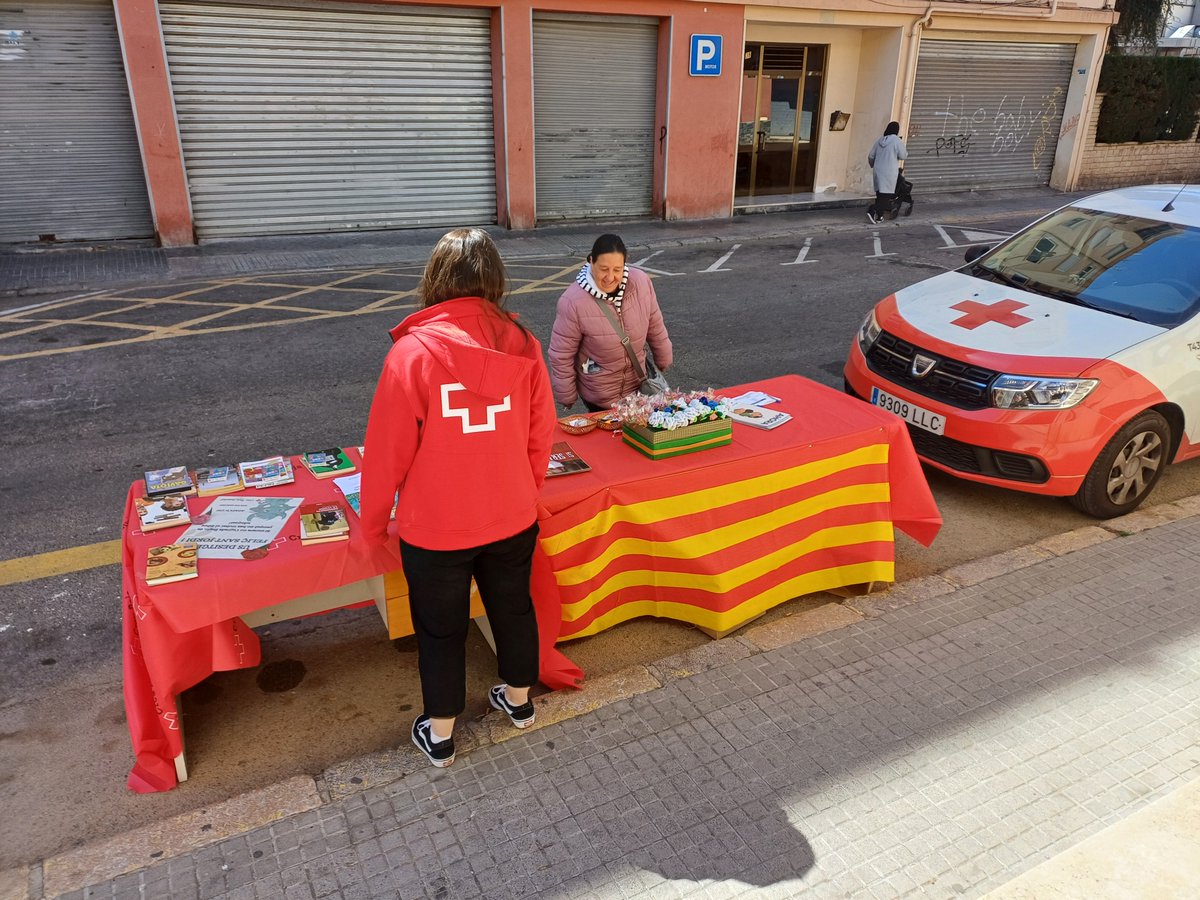 Enguany tenim la paradeta de Sant Jordi davant la nostra seu del Carrer Dr. Ferran de #Reus