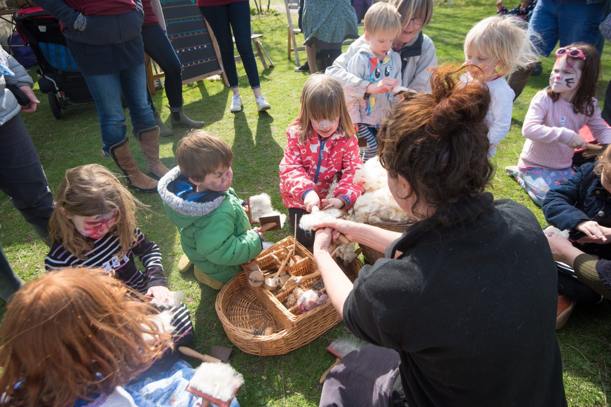 📢 Volunteers Wanted! 🚜 Our Spring Festival in May is set to be a whole farmyard of fun and to make it all happen we need a lot of volunteers! Could you help on 4/5 or 11/12 May? It's great fun, a chance to meet new people or add skills for your CV 👇 earthtrust.org.uk/spring-festiva…