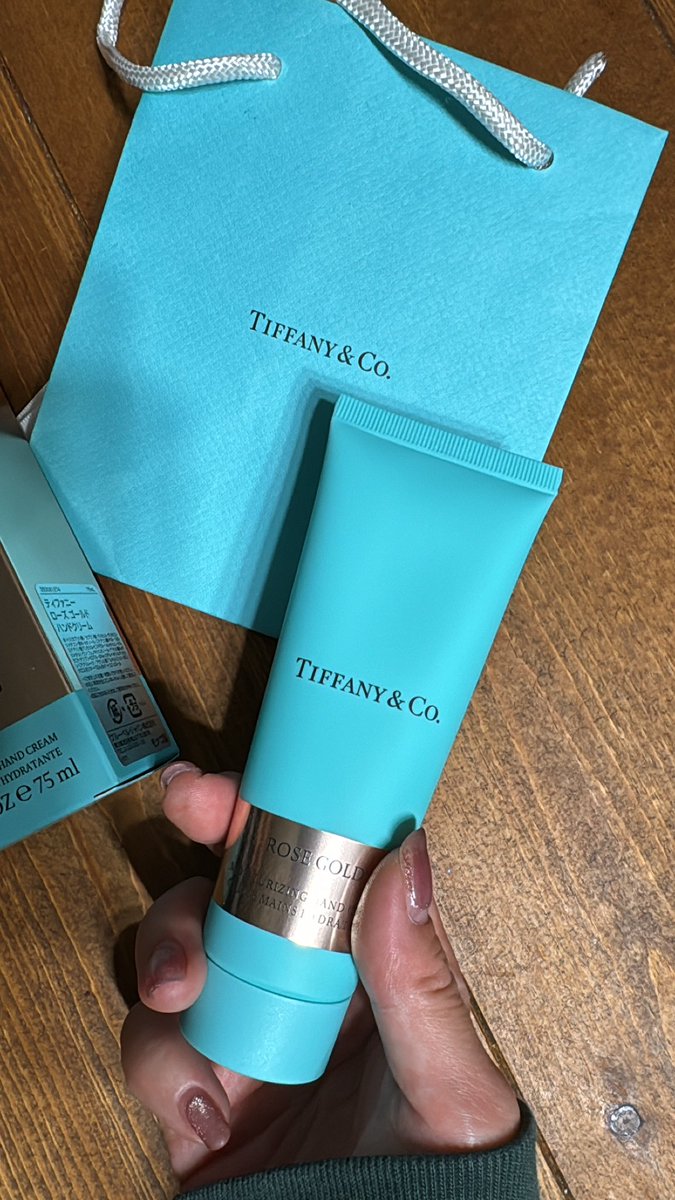 yumiposmileaina's tweet photo. サプライズ、誕生日プレゼント🎁🥹
ずーーっと探していて
売り切れていたから諦めていた🥹😭
欲しいのに無い〜と嘆いていたのを覚えていてくれたらしい😂
…にしても
誕生日11月なんやけど早すぎる🤣
11月にまたなんか頼も😏♡←え
うそ、ありがとう🥰
大事に使お🌹
#ティファニー #tyffany https://t.co/qSq1hsVX8a