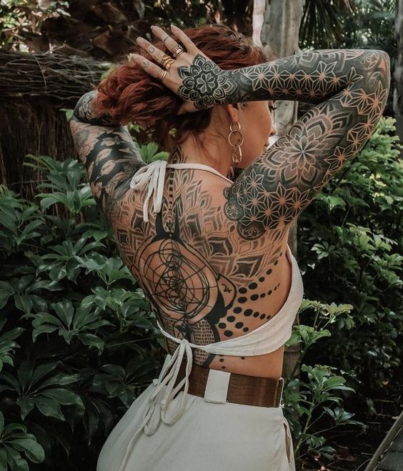 Mesmerizing Mandala Tattoo Ideas
.
.
#MandalaTattoo #InkArt #TattooInspiration #SacredGeometry #SpiritualInk #BodyArt #MandalaDesign #TattooIdeas  #InkLife #ArtisticTattoos