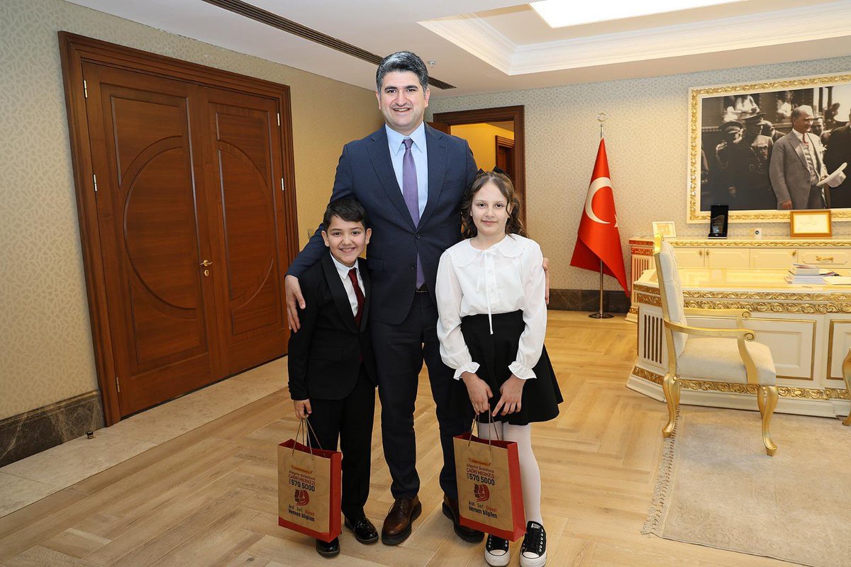 onursaladiguzel's tweet photo. 23 Nisan’da koltuğumu sevgili Çınar Ali’ye devrettim. Çınar Ali’nin bizden ilk talebi park ve oyun alanlarının artırılması oldu. 😊 https://t.co/I9lEXNKGyx