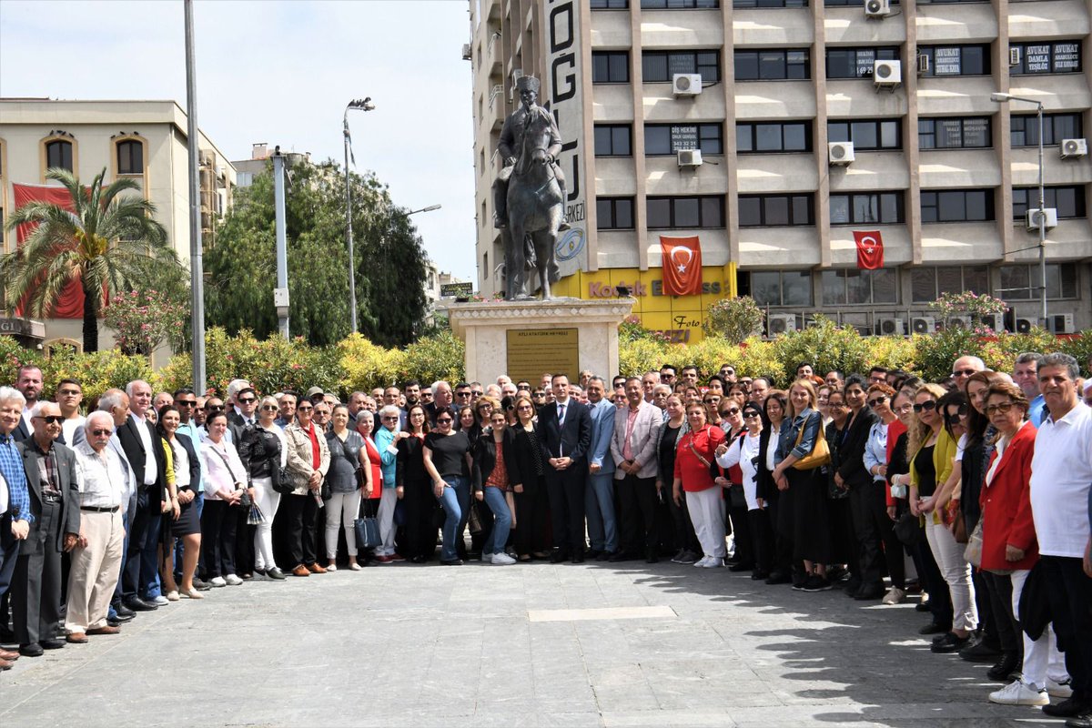 23 Nisan Ulusal Egemenlik ve Çocuk Bayramı programları kapsamında CHP Bornova İlçe Örgütümüzle birlikte Atatürk Anıtı’na çelenk bıraktık.