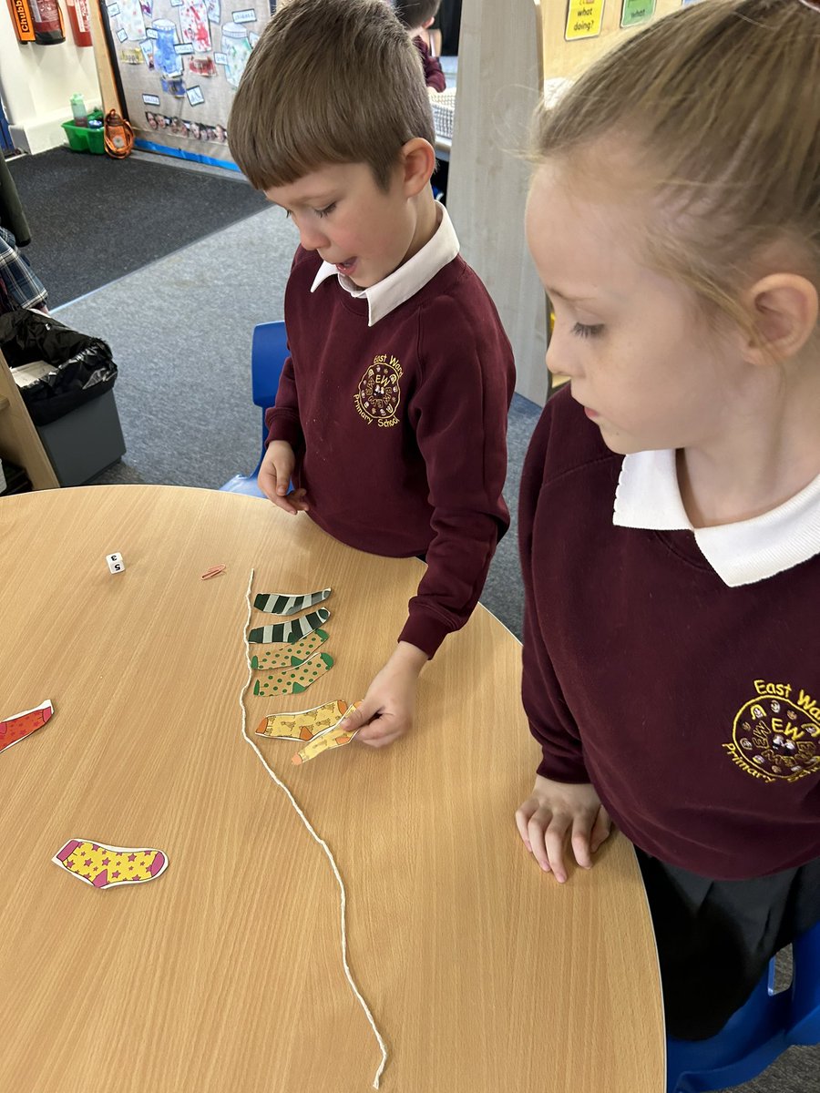 The Honey Pot Bees have been working hard at counting in 2s today. They counted funky socks on the washing line 🧦 2, 4, 6! 🐝