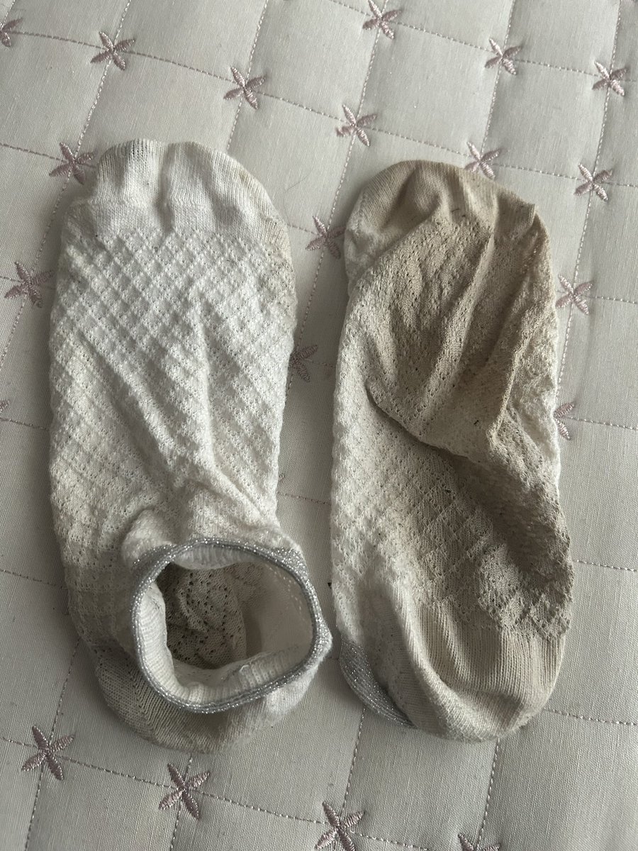 Beyaz kirli çorap için salya akıyan itlerim dm’e 😉 sahibe Meles #sahibe #köle #köpek
#fetis #ayakfetisi #ayakkabifetisi #softfetis
#footfetis #slave #bdsm #ezikköle
#hizmetkölesi #hizmetçiköle #finansalköle
#finansalköpek #daimiköle #reelseans
#reelsahibe
