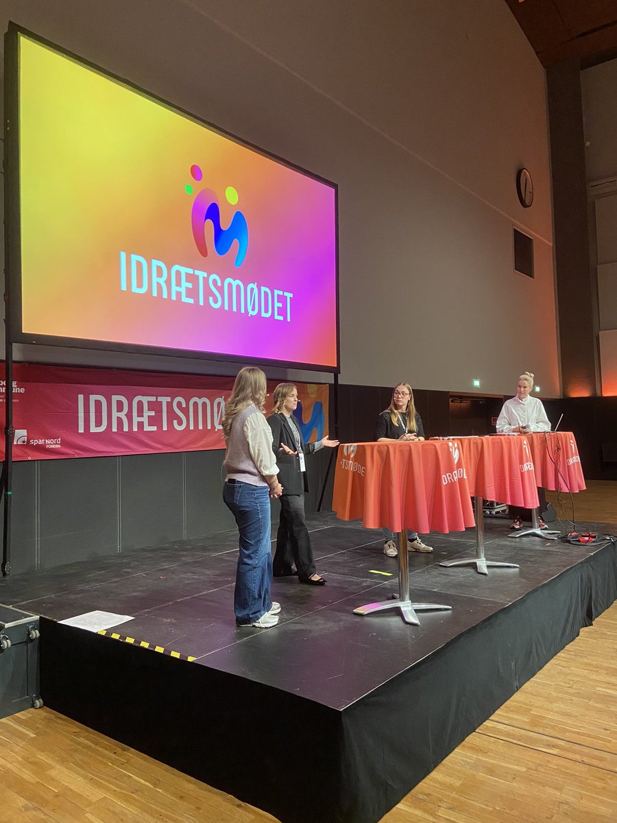 Stén Knuth (@sten_knuth) on Twitter photo Unge fra <a href="/danskungdom/">DUF - Dansk Ungdoms Fællesråd</a> <a href="/DGI_dk/">DGI - Vi elsker idræt</a> <a href="/Firmaidraetten/">Firmaidrætten</a> drøfter ungeinddragelse på IDRÆTSMØDET i Aalborg. Vis tillid, giv reelt ansvar, inddrag og hold snitterne fra, at første gang der skal træffes beslutninger, så træffes de af de voksne. Unge fra <a href="/danskungdom/">DUF - Dansk Ungdoms Fællesråd</a> <a href="/DGI_dk/">DGI - Vi elsker idræt</a> <a href="/Firmaidraetten/">Firmaidrætten</a> drøfter ungeinddragelse på IDRÆTSMØDET i Aalborg. Vis tillid, giv reelt ansvar, inddrag og hold snitterne fra, at første gang der skal træffes beslutninger, så træffes de af de voksne.