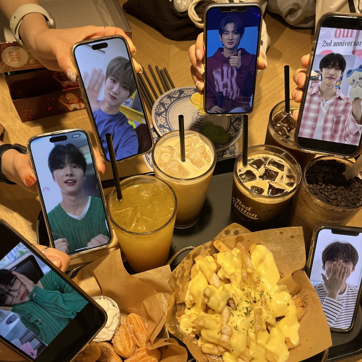 짱나이트 2주년🫶🏻😽💞
(민첩한하루되세요 ㅠ!!)