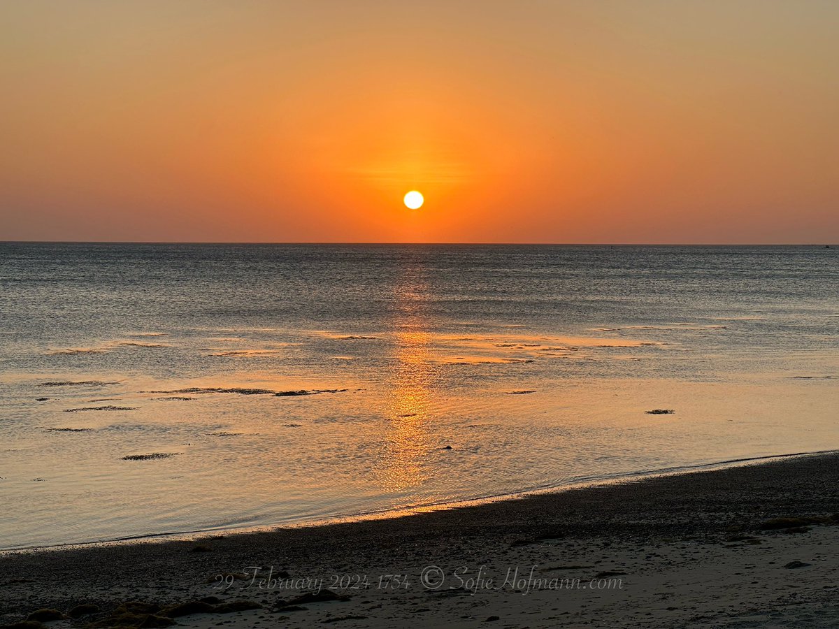 Beautiful Pandan Bay Sunset! Tingib Beach! Tingib, Pandan, Antique, Philippines 

#february #winterbreak #winter 
#yellow #orange #sunset 
#seashore #sea #shore 
#sandstrand #sand #strand 
#beachresort #beach #resort 
#tingib #pandan #antique 
#philippines