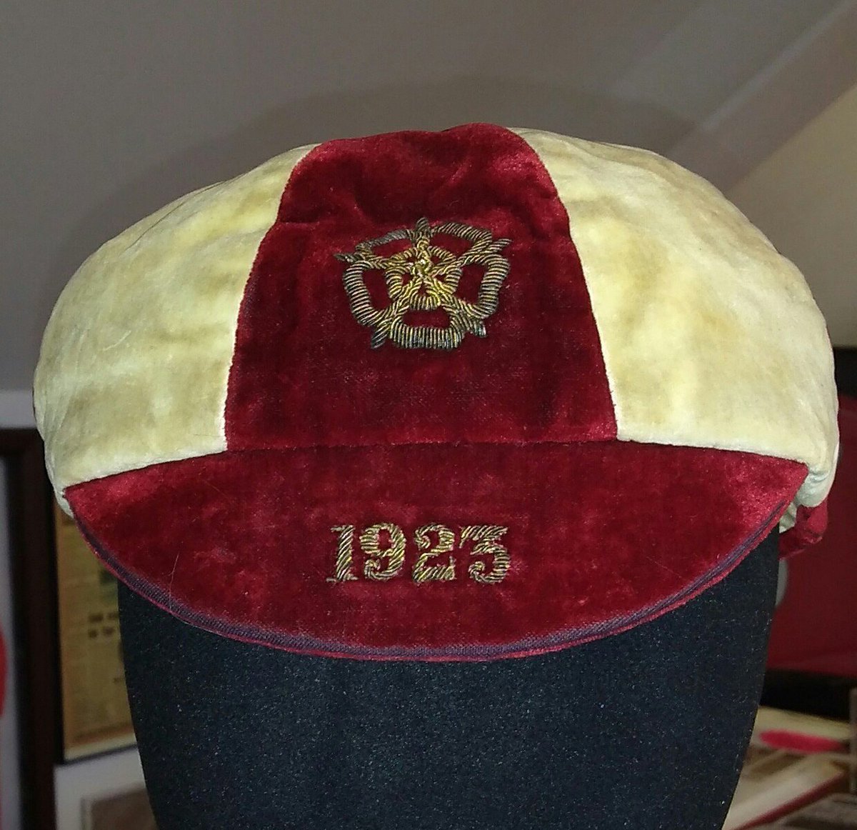 The first @England cap won by a Charlton player; Seth Plum in 1923 Purchased for £1200 from funds raised by donations and sales, it is now on permanant display in the museum Happy St George's Day #cafc