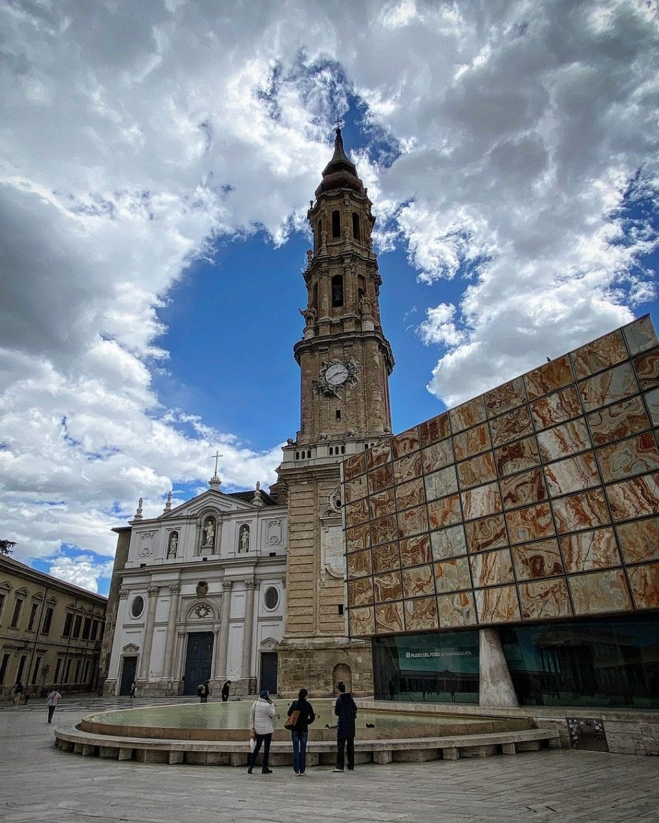 HAPPY SAINT GEORGE!!! 🥳

Come and enjoy this day at the Pignatelli Building, Paseo María Agustín 36, and take part in the many activities that are scheduled for today 🙌

The programme and more information 👉 shorturl.at/ekCL1

📸 IG nunurix

#VisitZaragoza