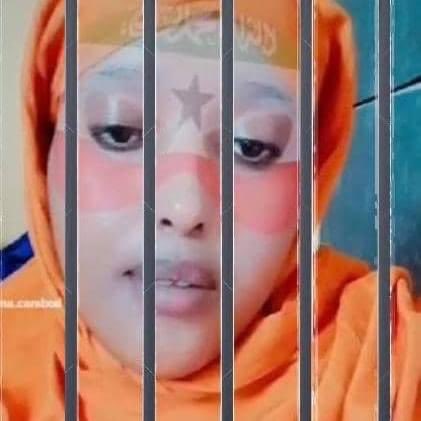 MoBakayle's tweet photo. Laascanood: Ciidamada Booliska ee maamulka SSC ayaa xalay xabsiga u taxaabay Yasmiin Mohamed Diiriye oo ku eedaysan inay Baraha Bulshada soo dhigtay sawirka wejigeeda oo ay ku samaysay calanka Somaliland. https://t.co/me4lMTjC3d