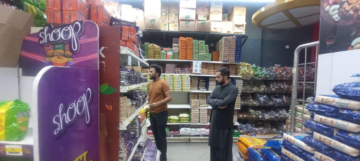 DCKarachiEast9's tweet photo. On the Direction of Worthy Deputy Commissioner East Price Control activity was conducted by the Assistant Commissioner of Jamshed Quarters, and fines were imposed on account of different violations.
#DCEast #AssistantCommissioner #PriceControl #Fairness https://t.co/bHeiEC7i4y