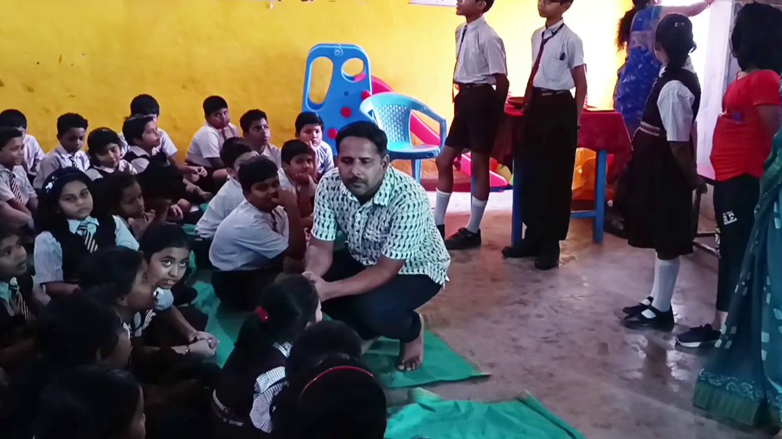 Every Life is Precious Keep Water Pots for thirsty birds in Terrace, Balcony or any Suitable Places. Workshop & Awareness Film Screening in Venkateswar School, #Dhenkanal #SubhransuSatpathy #WaterForBirds #TheyReallyNeedUs #BirdMan #Odisha #BirdsOfTwitter