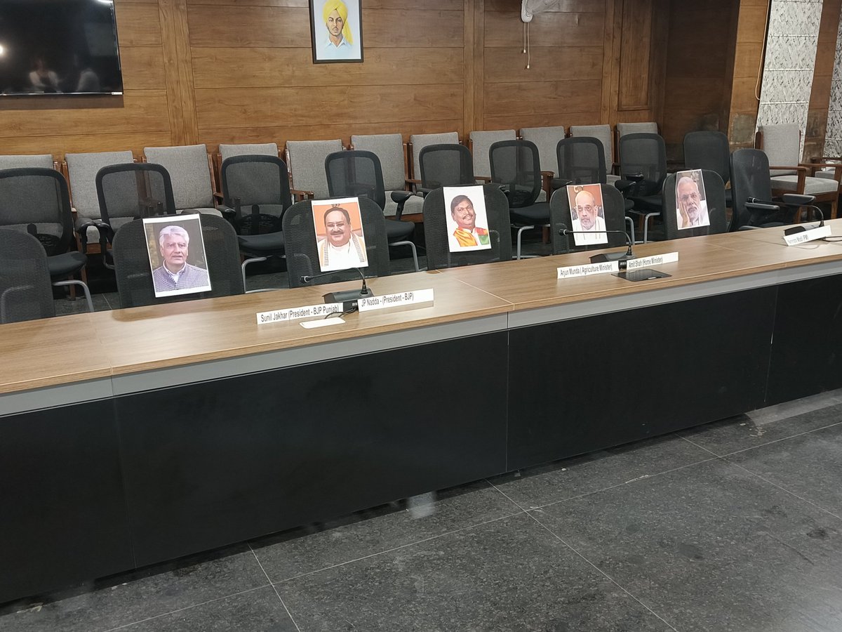 Today, Farm Unions invited BJP Netas for an 'open debate' on farmers demand of 'MSP Guarantee Law', in Kisan Bhawan, Chandigarh. Not even 1 BJP leader had the gumption to accept the invitation. The absence of BJP Netas shows the intent of BJP, shows the shallowness of BJP claims
