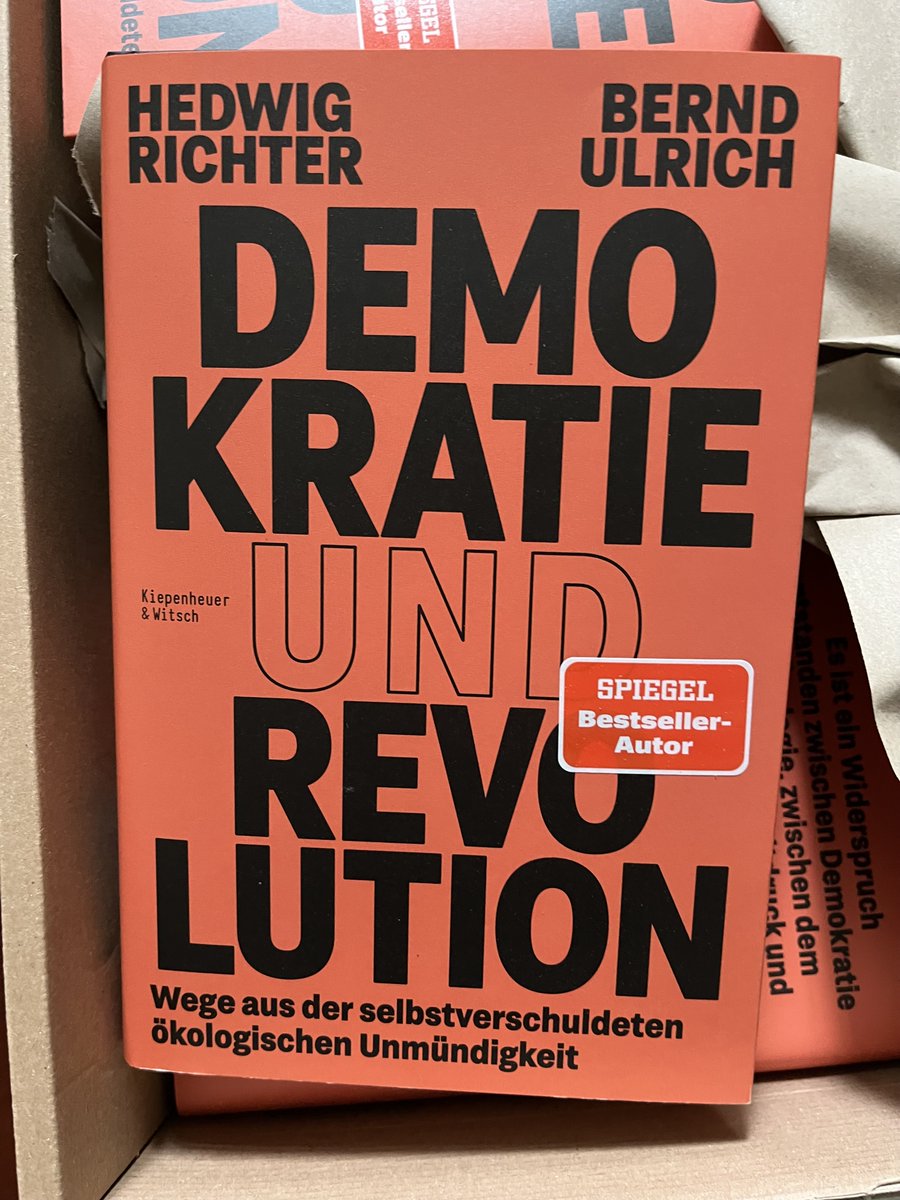 Am merkwürdigsten übrigens die Kritik der @welt, @berndulrich u ich seien für eine autoritären Staat ('Ökodiktatur'): Im Gegenteil, wie man im Buch nachlesen kann. Für Wohlstand, Freiheit u Demokratie brauchen wir eine funktionierende Ökologie.