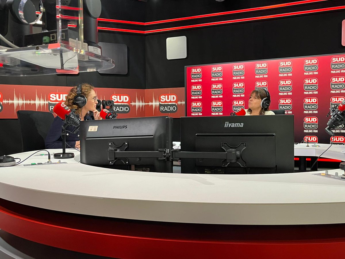 🎙️Dans quelques minutes, @MSLacarrau au micro de @SudRadio @valerie_expert & @gillesgmann pour parler du 13H de @TF1 et de la 7ème édition de Votre Plus beau marché dont les 24 lauréats ont été dévoilés hier. ➡️Lien vers le direct : sudradio.fr/tvdirect