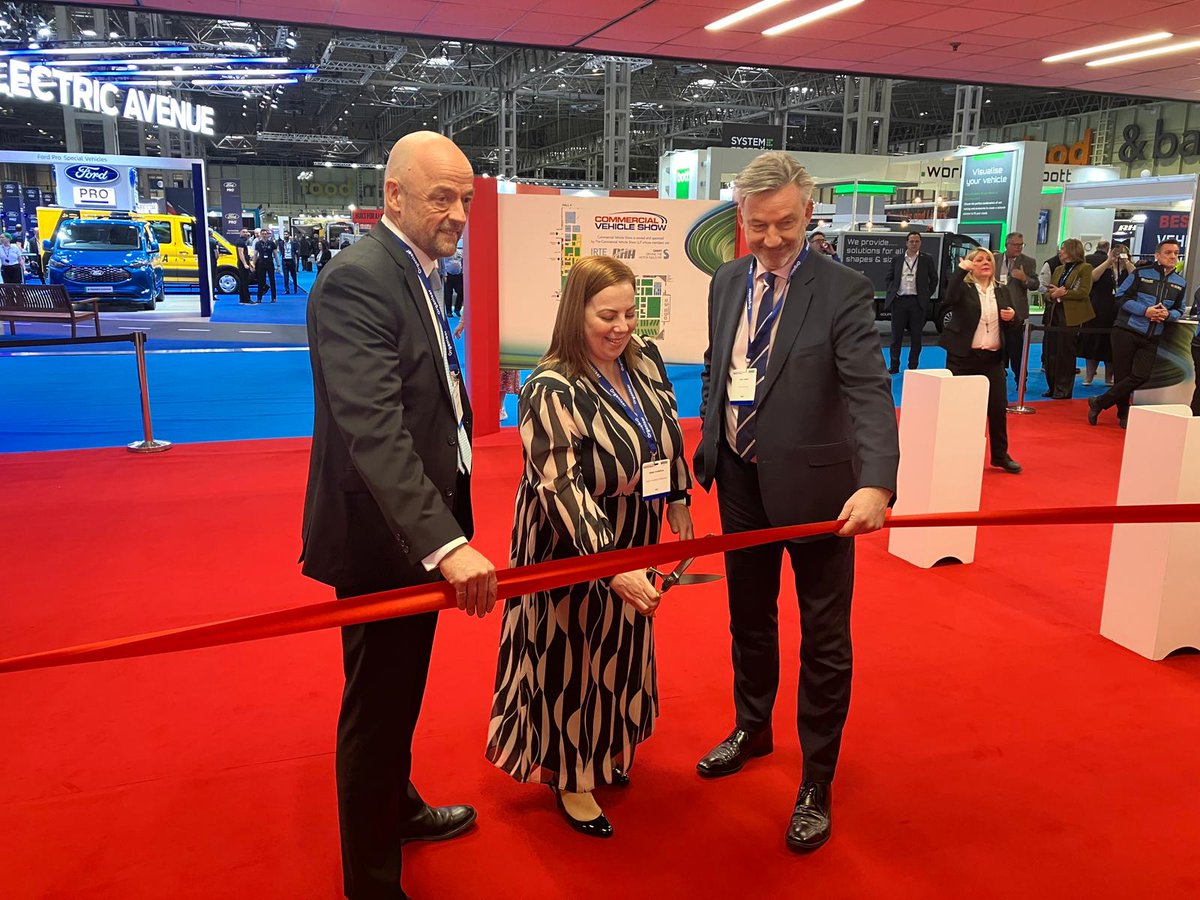 .@RHARJSmith @MikeHawesSMMT and Emma Thompson from @SOEngineers open this year’s #CVShow at @thenec in #Birmingham!

We hope to see you here. Register: bit.ly/CVShowReg24