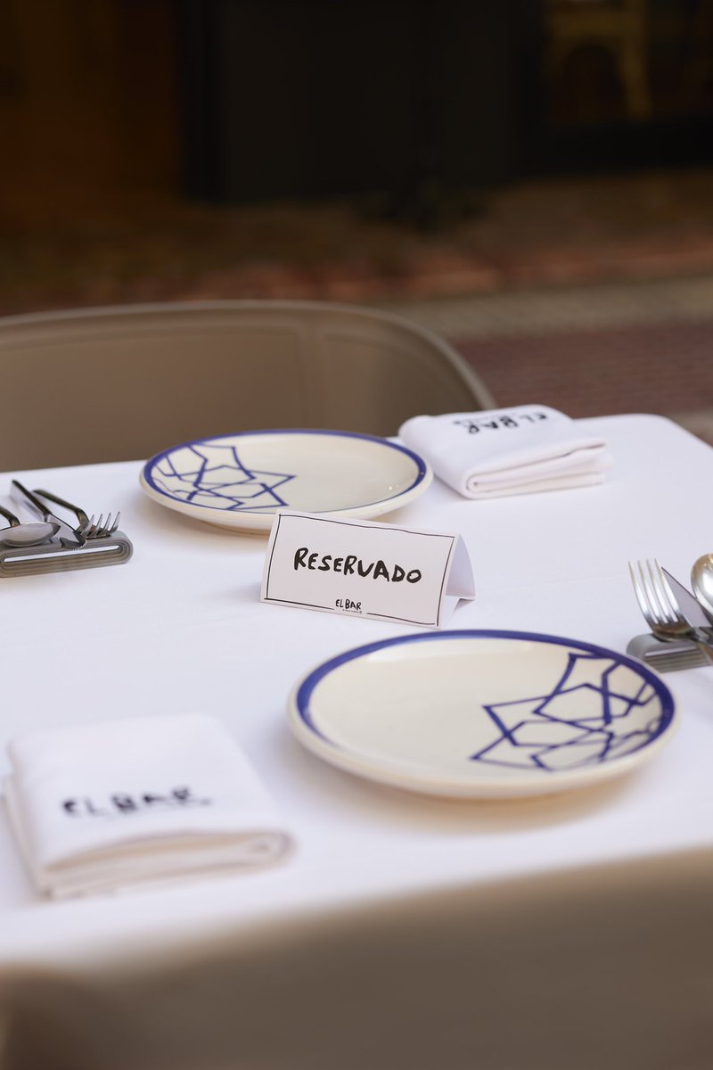 Fresco y con estilo, como nuestro bar 💥⚡️
ENSALADA DE TOMATE RAF
aguacate, nieve de queso y guindilla dulce.
.
Fresh and stylish, just like our bar 💥⚡️
TOMATO RAF SALAD
avocado, cheese cloud, sweet chili.
〰️ 〰️ 〰️
Reservas / Booking 👉 957 977 421