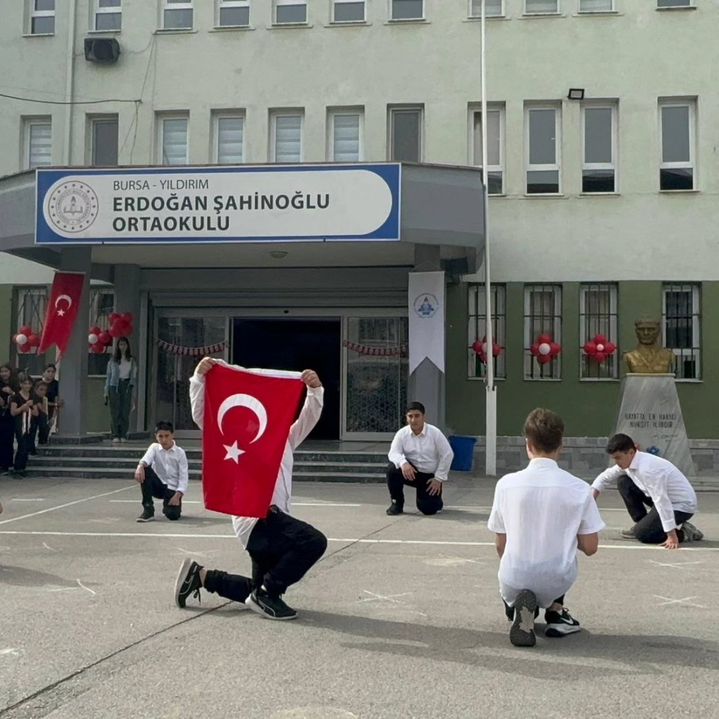 23 Nisan Ulusal Egemenlik ve Çocuk Bayramı kutlu olsun. 

Emeği geçen hocalarımıza ve öğrencilerimize teşekkür ederiz.
<a href="/bursailmem16/">Bursa İl Millî Eğitim Müdürlüğü</a>
<a href="/yildirimilcemem/">Bursa Yıldırım İlçe Milli Eğitim Müdürlüğü</a>
<a href="/ulumahmet/">Ahmet ULUM 🇹🇷</a>
#bursa #yıldırım #esenevler #erdoğanşahinoğluortaokulu