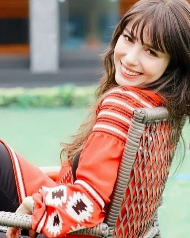 Buenos días 🌞
Empecemos el martes con las sonrisas más bonitas de Turquía 😀 la de mi querida pareja 
#ÖzSer ❤️🧡 
#SerkanÇayoğlu #ÖzgeGürel