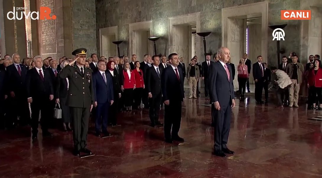 Anıtkabir'deki 23 Nisan törenine genel başkan olarak yalnızca Özgür Özel katıldı diğer hiç bir partinin lideri katılmadı. Gece gündüz Atatürk vurgusu yapan Ümit Özdağ'ı da bu şekilde daha iyi tanımış olduk.