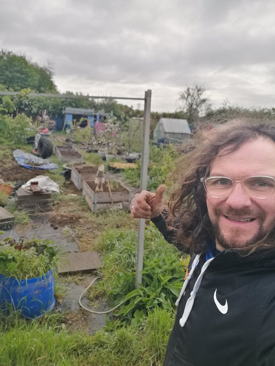 1934rabbit's tweet photo. Making the most of my days off.. Im winning the battle down #DalysOnionPatch #AllomentLife #mentalhealth #FitnessIsKey #positivity #Onions https://t.co/X4o9DncGwa
