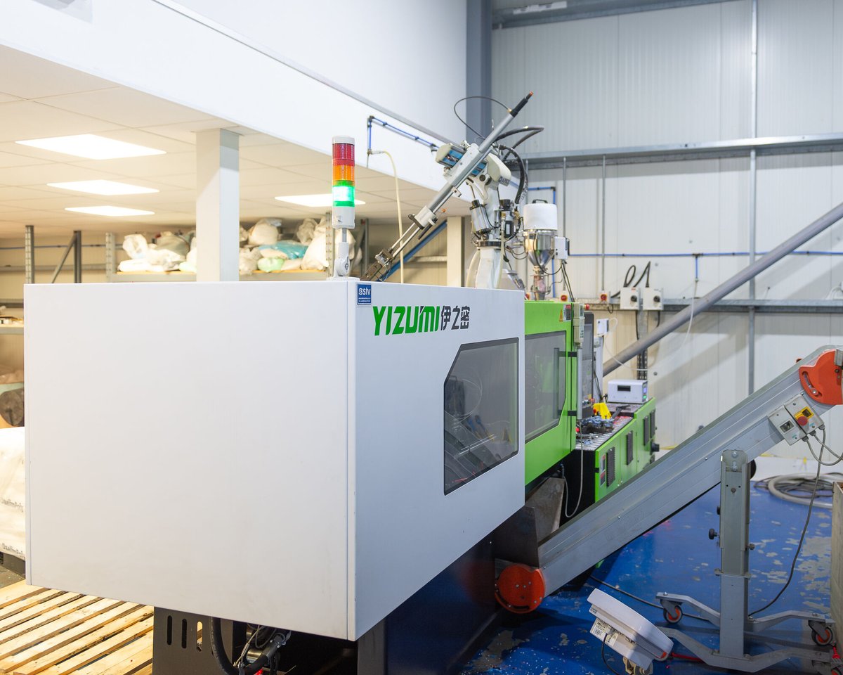 Dive into the world of #InjectionMoulding🚀 Our mould shop is more than a workplace; it's a dedication to excellence. With a range of #mouldingmachines from 90 to 390 tons, we offer the versatility to handle an array of projects🇬🇧 🌐bit.ly/49utyO7 #UKMFG #SupportUKMFG
