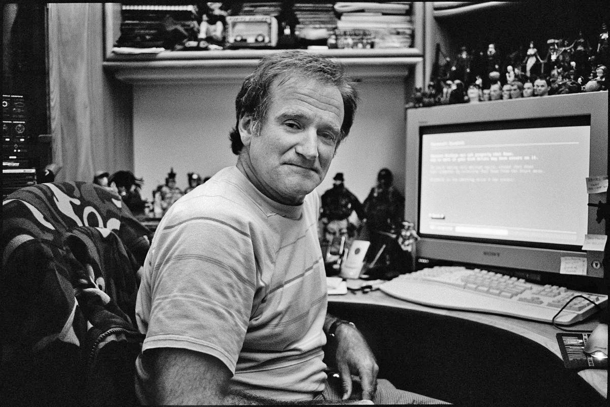 Robin Williams owned a 24-inch Sony Trinitron GDM-FW900, considered by many to be the best CRT monitor ever produced.