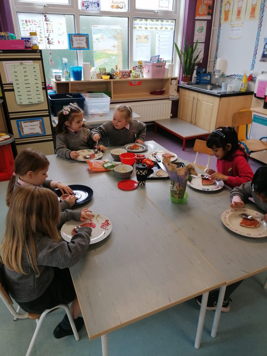 There were smiles all round as Ms.Driscoll's infants @TogherGirls enjoyed their homemade pizza.Each student created her own pizza complete with delicious toppings. @TFC_Cork @cork_cesc #Aistear #SPHE #language #food