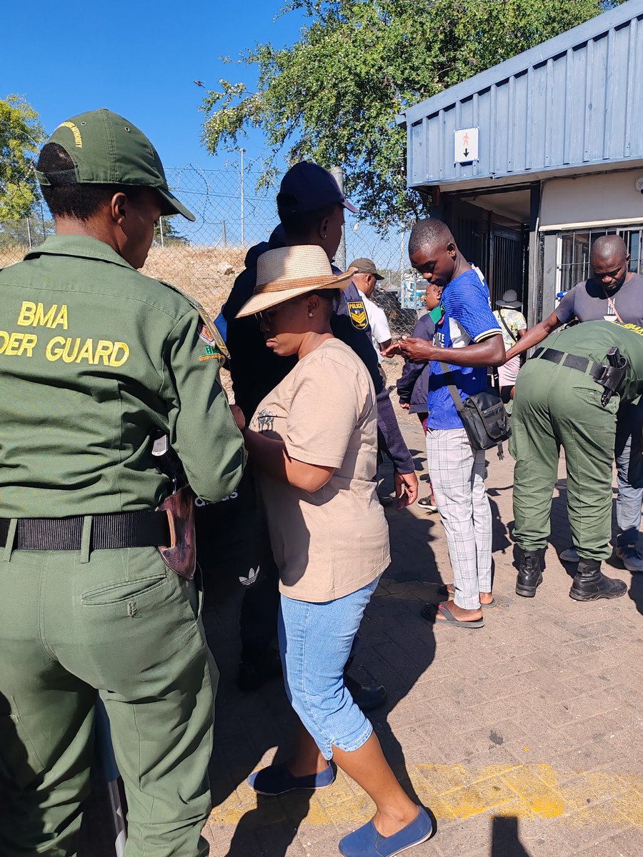 Beitbridge port of entry on a Tuesday. A number of travellers being processed by @TheBMA_SA officials.