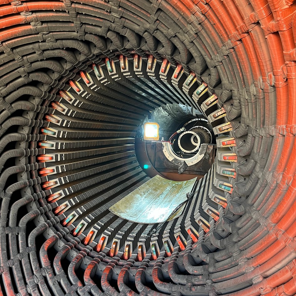 quartzelecltd's tweet image. Working for a European power producer, Quartzelec was supporting the client with the inspection and testing of the #stator of a 2 pole Brush generator and generator retaining rings.
Cryogenic decontamination would also be adopted for machine cleaning which required the rotor to…