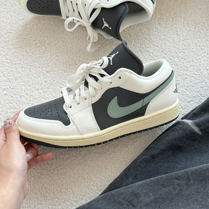CaminoTV's tweet photo. On dirait presque la Travis AJ1 Low "Olive" 👀 

Liens affiliés
- Nike https://t.co/T9aFER73W8
- SNS https://t.co/U39qwiyGFW
- Snipes https://t.co/6dnzt5gRKQ https://t.co/PicrQuC9ki