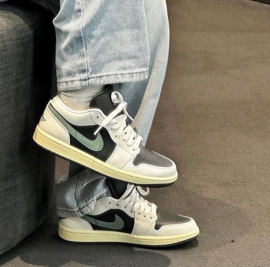 CaminoTV's tweet photo. On dirait presque la Travis AJ1 Low "Olive" 👀 

Liens affiliés
- Nike https://t.co/T9aFER73W8
- SNS https://t.co/U39qwiyGFW
- Snipes https://t.co/6dnzt5gRKQ https://t.co/PicrQuC9ki