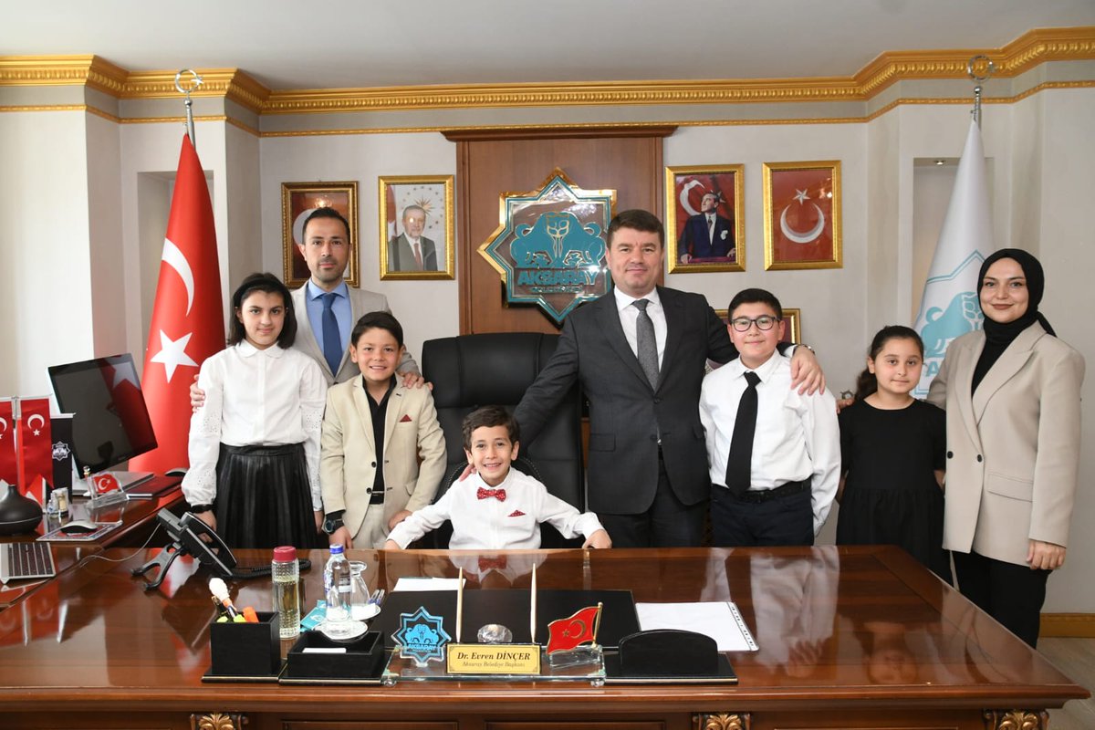 Koltuğu gelecekteki sahiplerine devrettik. 🇹🇷

📍Mehmet Sarrafoğlu İlkokulundan kıymetli öğrencilerimiz; Cengizhan Bal, Feyza Genç, Havva Sude koçak, İsmail Kemal Yalçın'a emanet ederek istek ve taleplerini dinledik. 📝🤗

+++