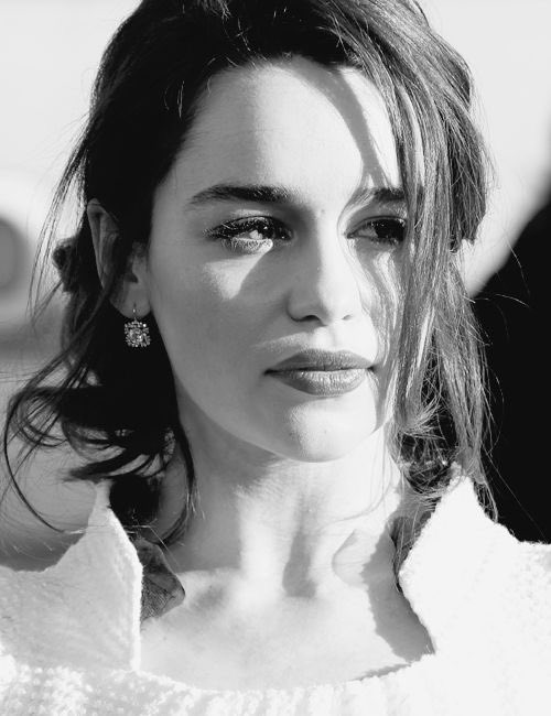 WinterWidowRose's tweet photo. 105 suits her well… https://t.co/XIpAMvJlVG