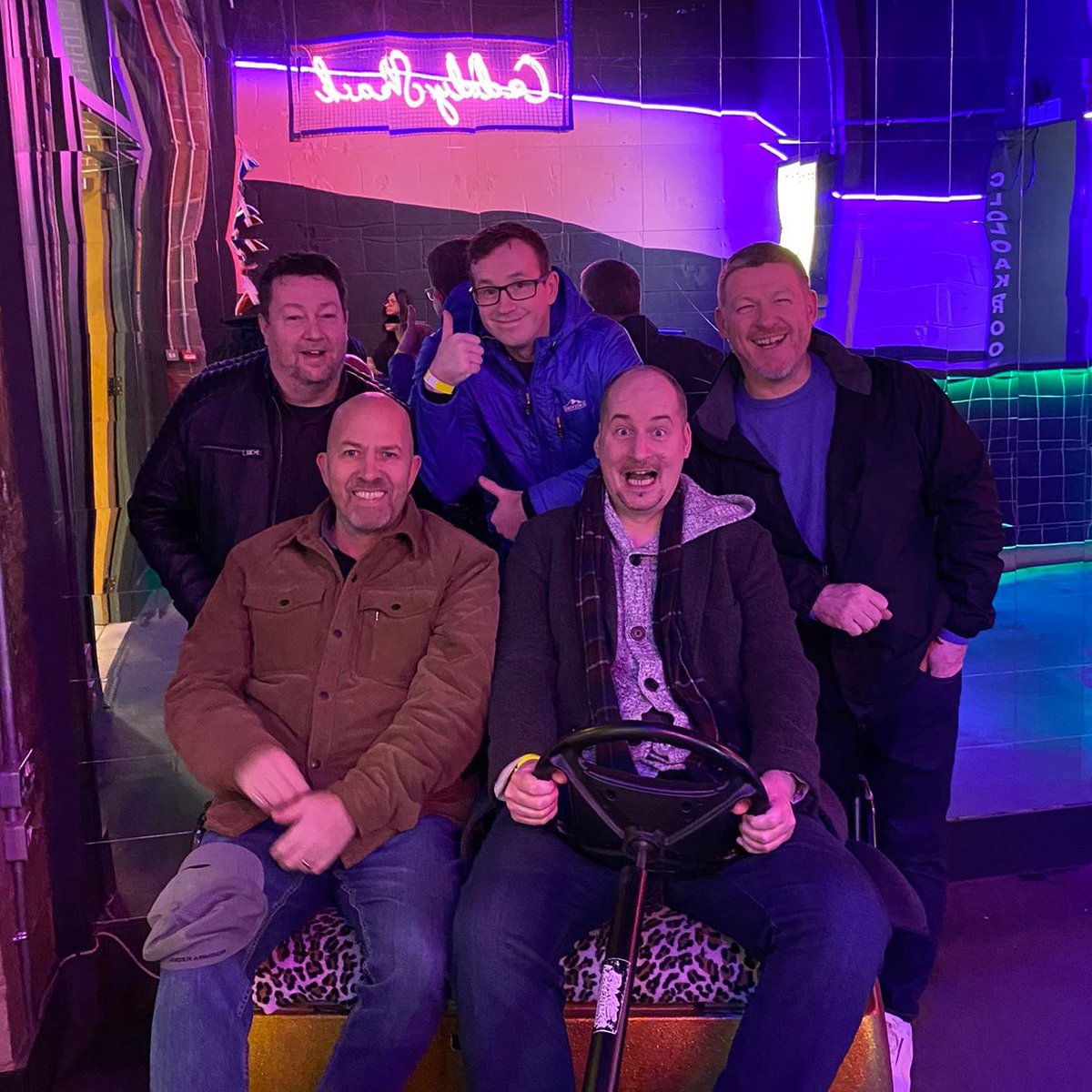 Our Dad's Group recently went to Junkyard Golf Club! ⛳ Candlelighters Dad's Groups are run so parents going through similar experiences can come together and help each other and have a fun time - such as battling it out to see who the golfing champion is!⭐