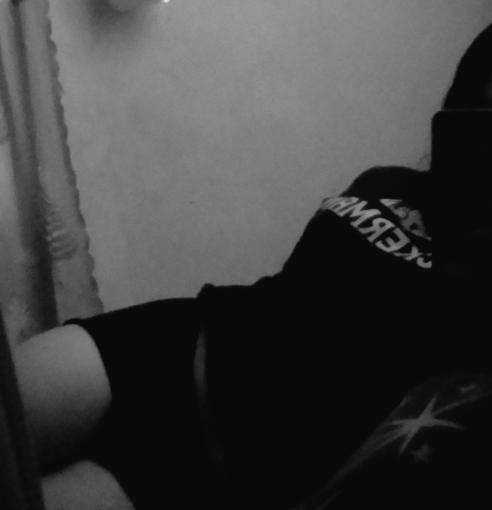 Febbbiee's tweet photo. Black https://t.co/zxf9jXBTvE