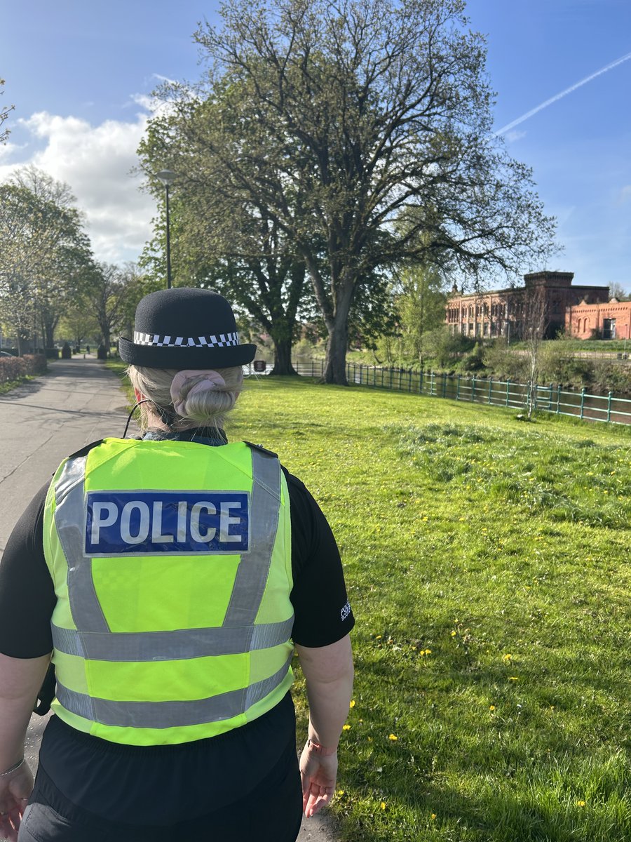 #Dumfries Community Officers are out on early morning foot patrol today. We are carrying out high visibility patrols to provide reassurance to our communities. #CommunityPolicing #RiverNith